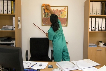 The Role of Professional Cleaners in Supporting a Productive Workplace