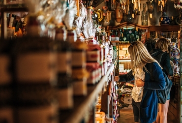 Why Clean Aisles Are Crucial for Retail Safety