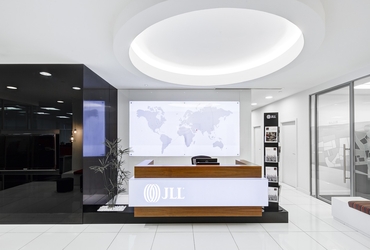 Why First Impressions Matter: Cleanliness in Business Spaces