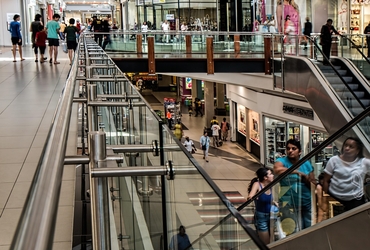 How to Keep a Retail Space Clean During Trading Hours
